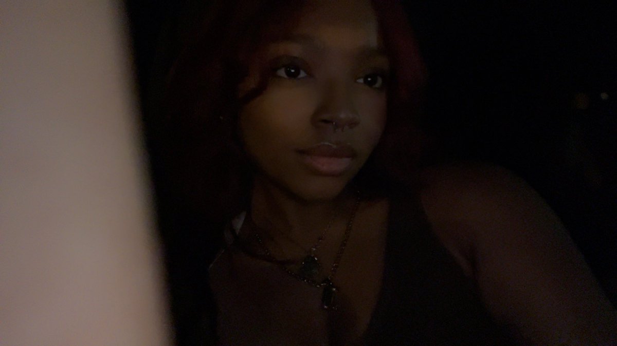 HEARTOFABG's tweet image. it’s like people don’t want to get up and take selfies anymore.