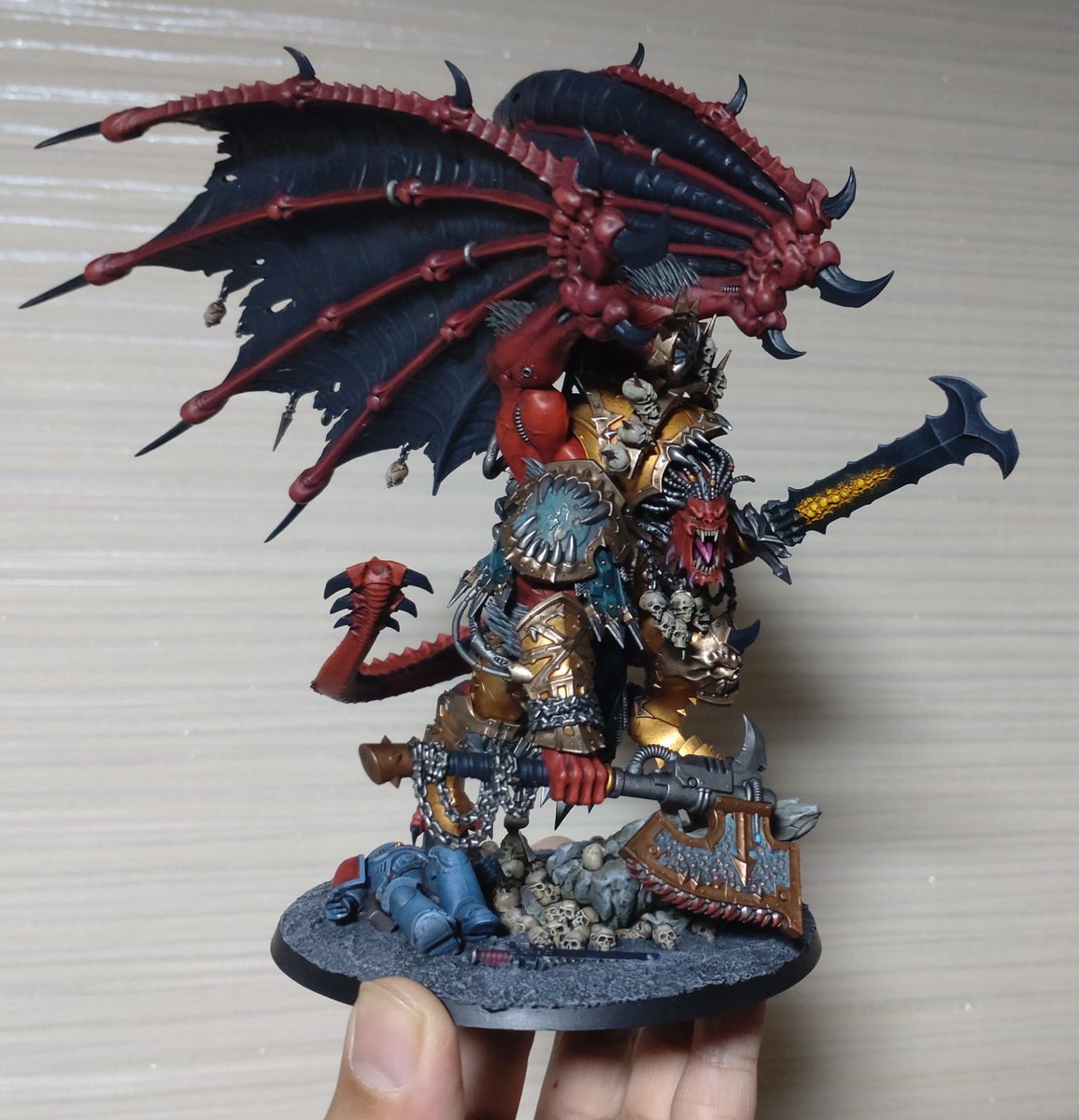 6SDI2pwhd4ammaA's tweet image. 総魔長アングロン様完成!!
時間を掛けて、組みながら塗っていきました。是非写真を拡大して見てやってください。今回のペイントも、最高に楽しかったです。
#warhammer　#angron　#daemon　　#worldeaters　#paintingminis　#アングロン　#ウォーハンマー