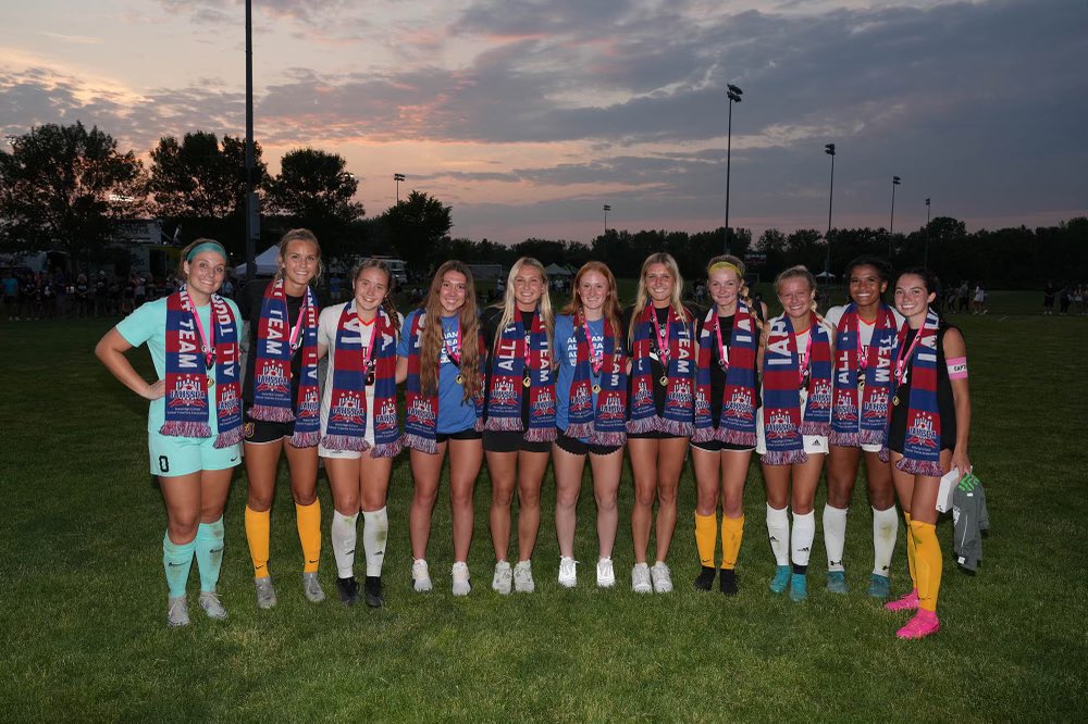 Here’s the IGHSAU Class 3A All-Tournament team. All 11 from CIML schools! #iahssoc

📸: <a href="/IGHSAU/">IGHSAU</a>