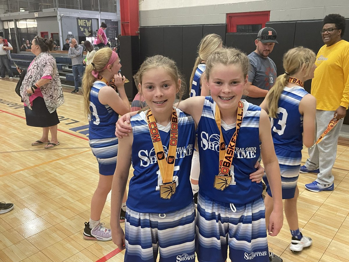 OHSgbball's tweet photo. Happy Birthday, Twins!! Had to steal this pic. 👍 we hope your “sushi” dinner was fabulous!! @aconkling25 @aidenconkling3 https://t.co/0cB7JuwTaz