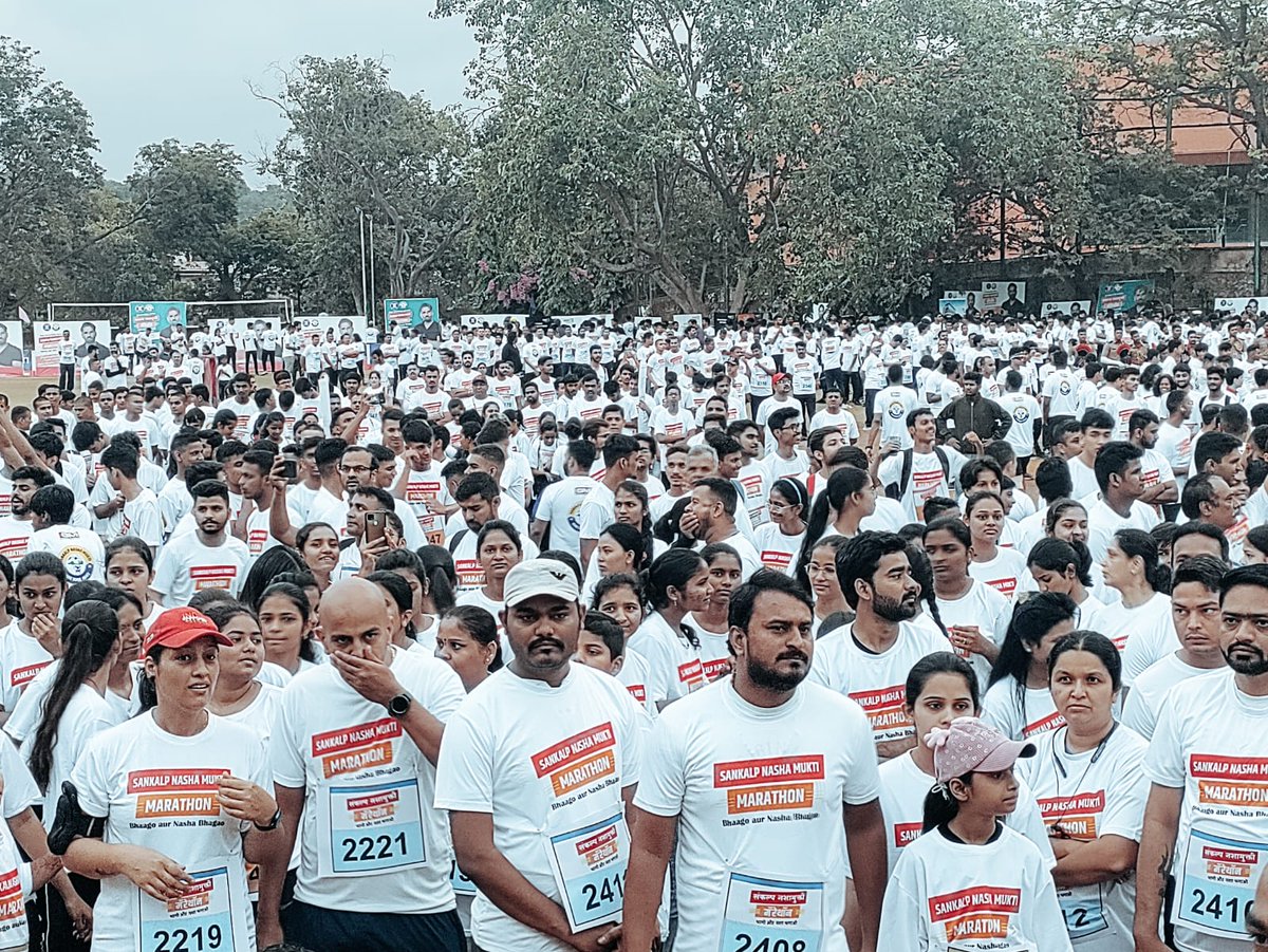 puneruralpolice's tweet image. 🔰&quot; संकल्प नशामुक्ती मॅरेथॉन &quot;

विशेष पोलीस महानिरीक्षक सुनील फुलारी, पोलीस अधीक्षक अंकित गोयल, प्रसिद्ध अभिनेते सुनील शेट्टी यांच्या उपस्थितीत मॅरेथॉन पार पडली.

🏃भागो और नशा भगाओ
#choosetorefuse #marathon #nashamukti