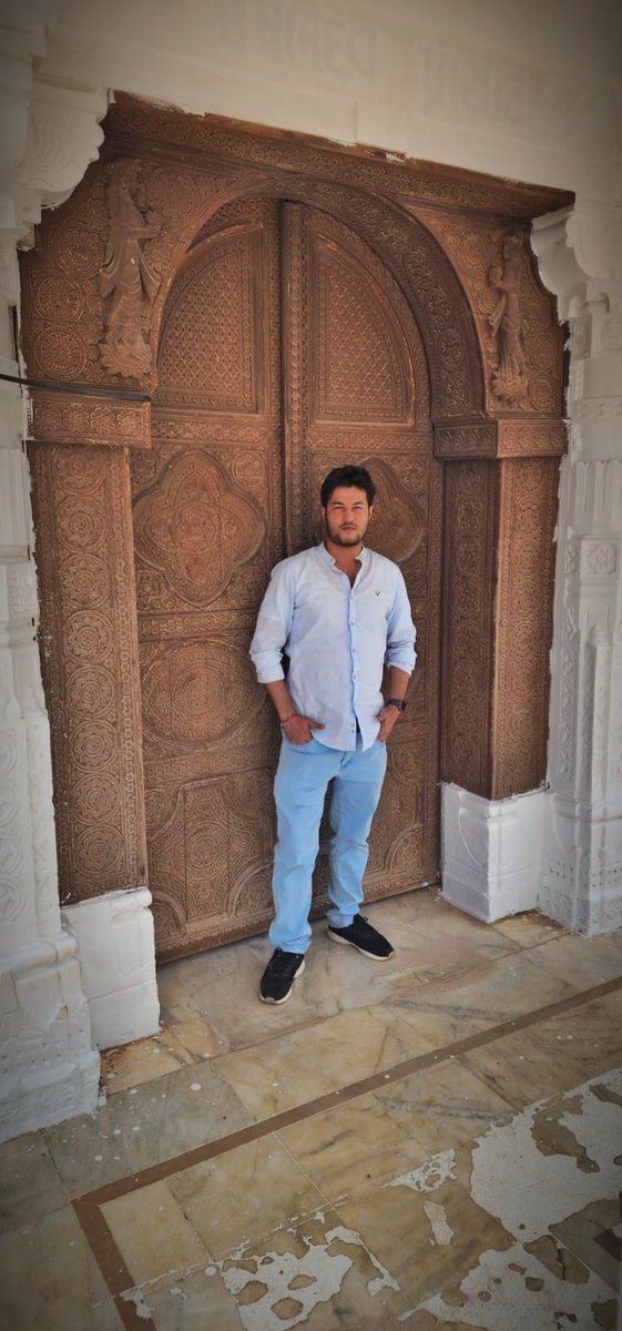 shuklarishabh52's tweet photo. 💕Nomad

#painterbaburishabh #swapnilsaundarya #rishabhpainterbabu #homedecor  #decoration #interiordesign
#ART #interiors #HOME #artist #painter #instamen #love #cupid #raw #roughandtough #rebellious #menofinstagram #formals #temples https://t.co/RKzgznEwrp
