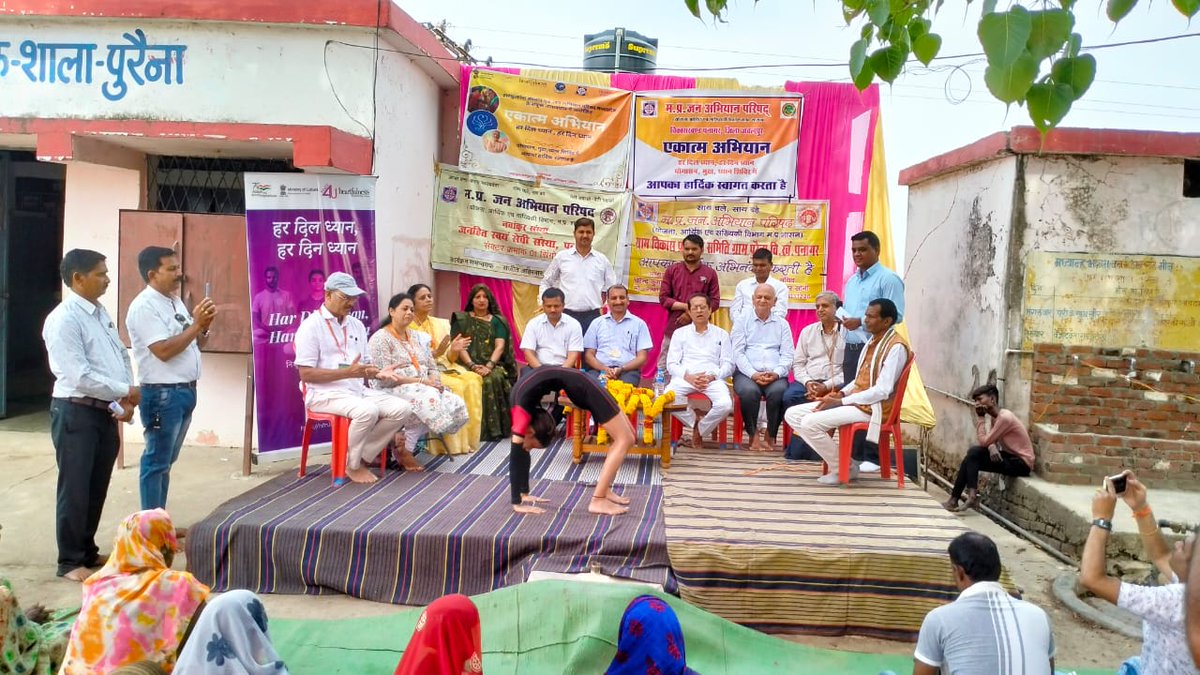 MP_JanAbhiyan's tweet photo. जबलपुर वि.ख.पनागर के ग्राम पुरैना में #MPJAP के मान.उपा. @jitendrajamdar की गरिमामई उपस्थिति तथा हार्टफुलनेस फाउंडेशन के प्रतिनिधियों, प्रस्फुटन/नवांकुर संस्थाओं के सदस्यों, CMCLDP मेंटर्स/छात्रों के सहयोग से 'एकात्म अभियान हर दिन ध्यान हर दिल ध्यान' शिविर आयोजित
@CMMadhyaPradesh https://t.co/xO4B6J3h53