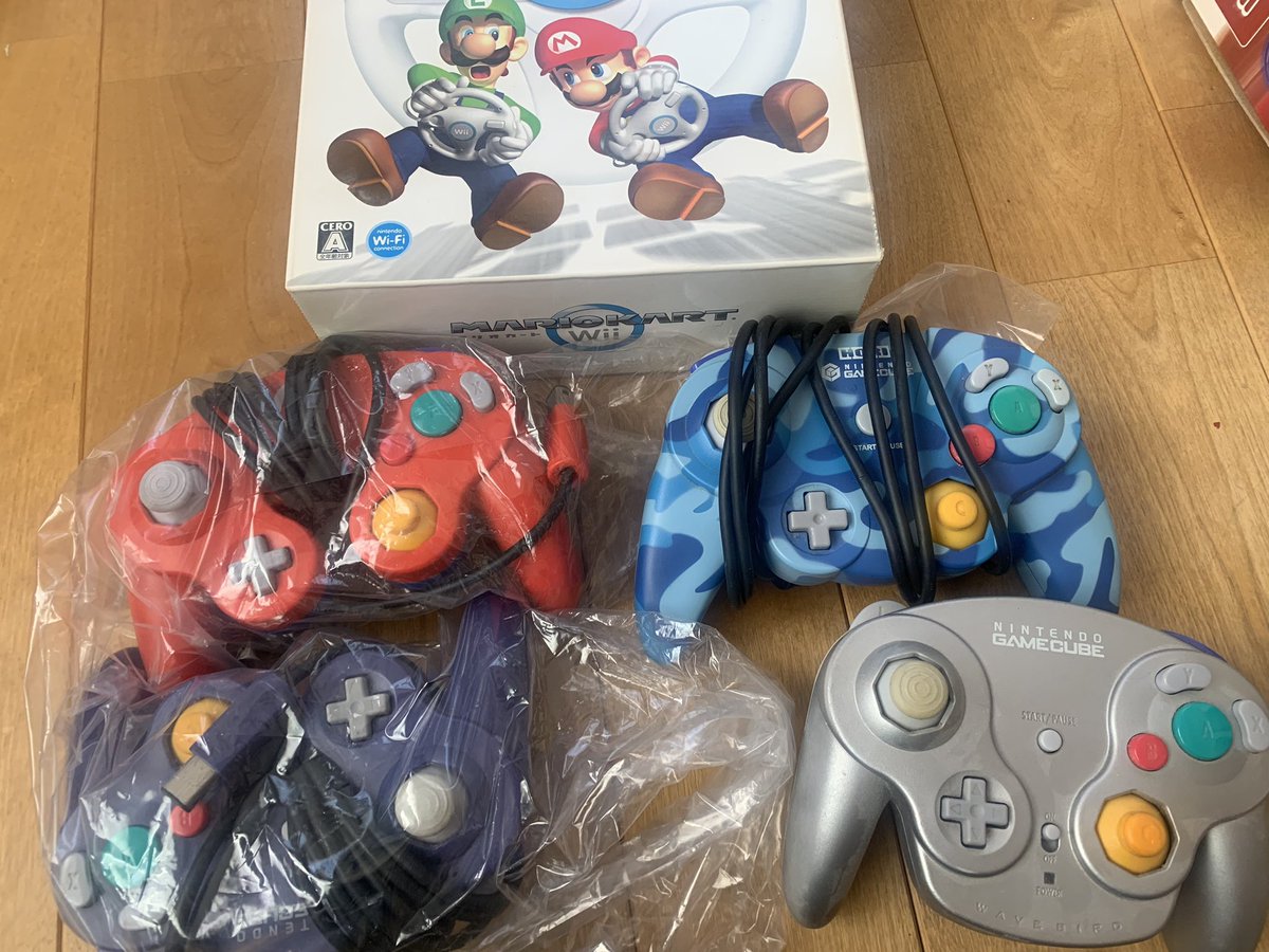 mTy47rDnfefM1Uv's tweet photo. 職場の部下から頂いたゲーム機一式...
😨😨😨
こんなあるとは思わんかった😰
持ち主の元ご主人かなりのゲーマーじゃないのか❓
PS3 PS2 PSP new3DSLL wii GCのコントローラー...
どうしよう😨絶対嫁に怒られる🤣
でも...ありがたやありがたや🙇‍♂️ https://t.co/xXJJOjUTrL