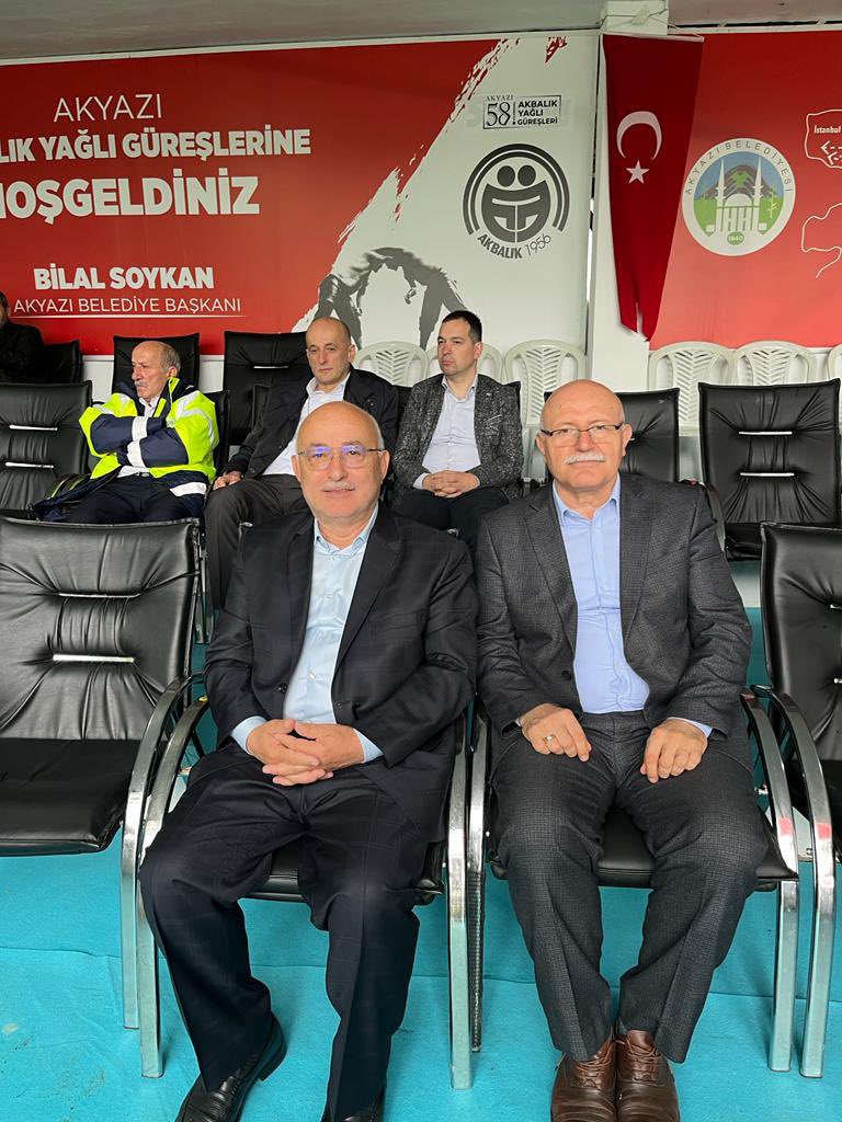 Akyazı Belediyesi koordinesinde Akbalık Er Meydanı'nda, bugün 58.’si düzenlenen Akbalık Yağlı Güreşleri'ne İlçe Milli Eğitim Müdürümüz Sayın Recep ÖZDEMİR ve Şube Müdürümüz Sayın İbrahim BAŞ’da izleyici olarak yerlerini aldılar.
<a href="/valicetinoktay/">Çetin Oktay Kaldırım</a> 
<a href="/ebubekirsavasci/">Ebubekir Sıddık Savaşçı</a> 
<a href="/akyazibld/">Akyazı Belediyesi</a>