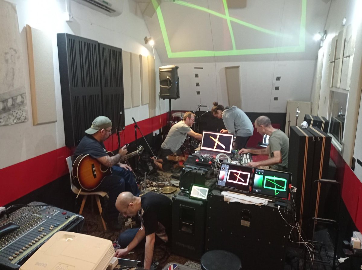 Looks mighty busy at ours. What do you think it’s happening?
It’s never just boring, ordinary Sunday at ours… and that is how we like it!
02088839641

#musicstudio #studioflow #studiomoments #studiolife #goodmusictoyou #musicstudiolife