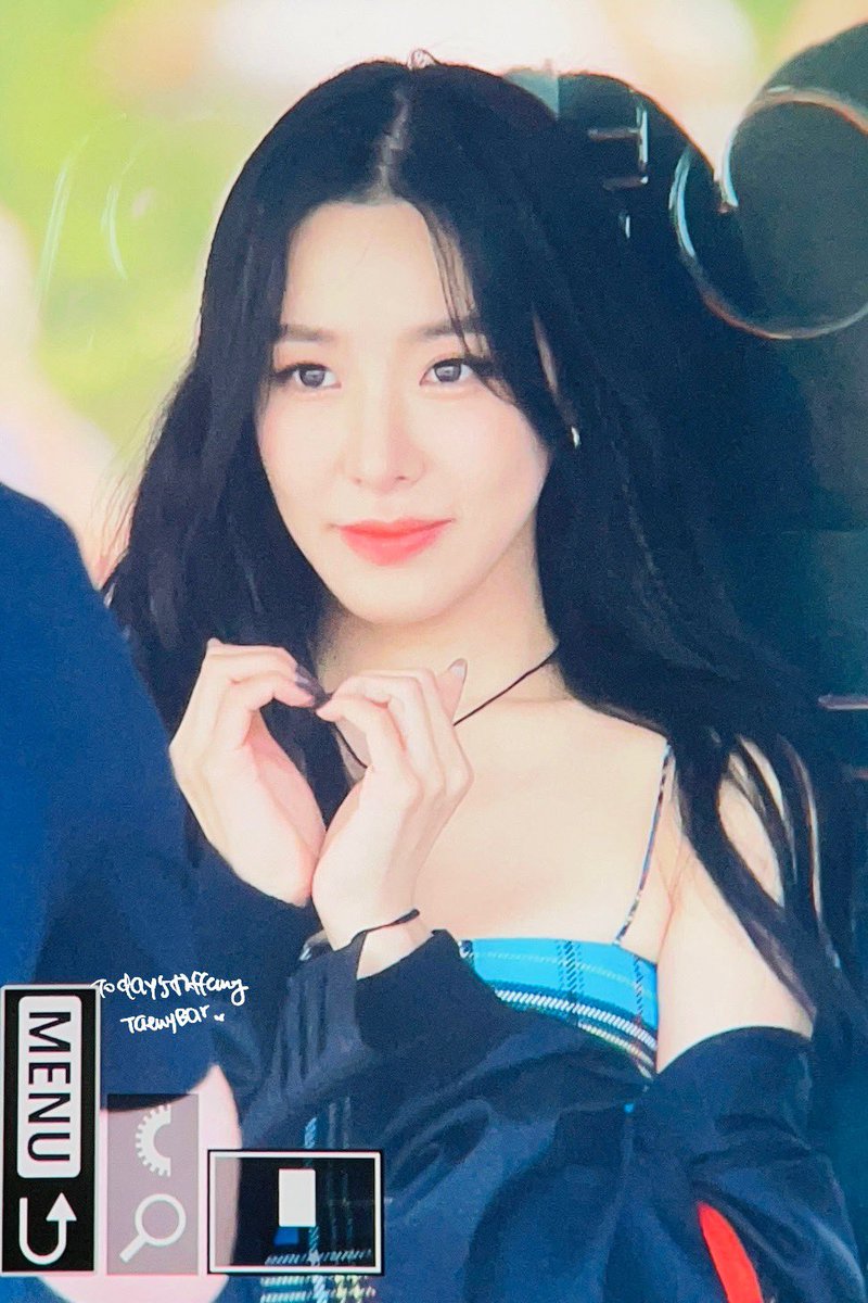 PreciousMmts's tweet photo. 230604 티파니 태연 콘서트 출근 프리뷰
꽃을 가지고 왔어💐

#소녀시대 #티파니영 #TIFFANYYOUNG https://t.co/Yuxf2e7PV9