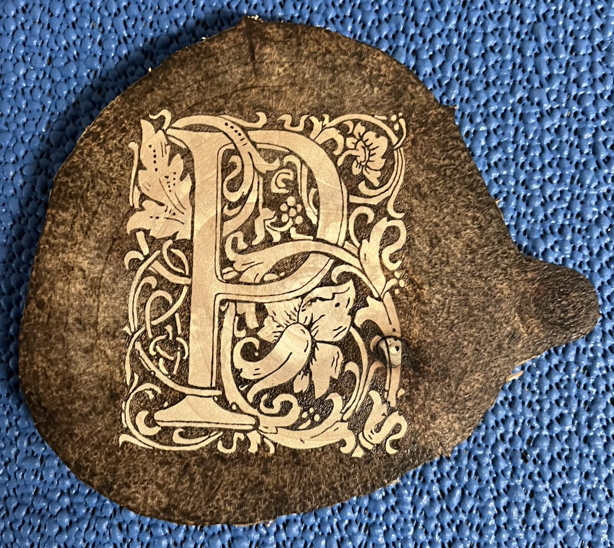 Pyro_Folk's tweet image. Couple more done #pyrography #pyrographyart #woodburning #woodburningart #gifts #coasters