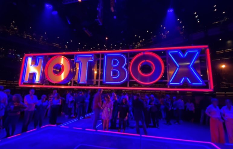 Wow, what a night at the Hotbox club (aka @_bridgetheatre) for #GuysandDolls The standing tickets are incredible, felt like a part of the show! Fantastic performances all round, loved @marishawallace as Miss Adelaide and @iamcedricneal’s Rockin’ The Boat brought the house down!