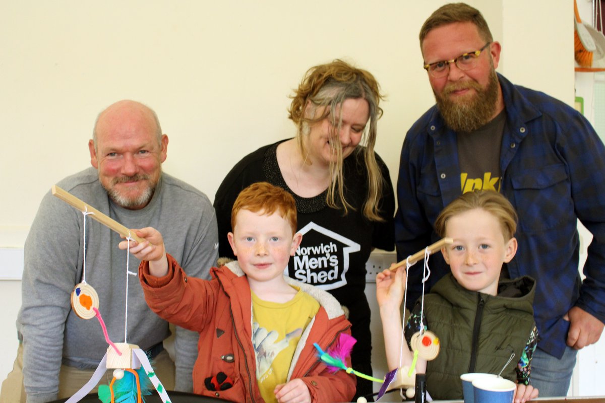 Everyone loves puppets! @norwichmensshed have brought the Shed to The Phoenix Centre for a brilliant workshop, where volunteers got stuck in showing families how to make bird puppets. Jo went along to have a look at the project, funded thanks to @EoECoop ➡️bit.ly/42l3ccw