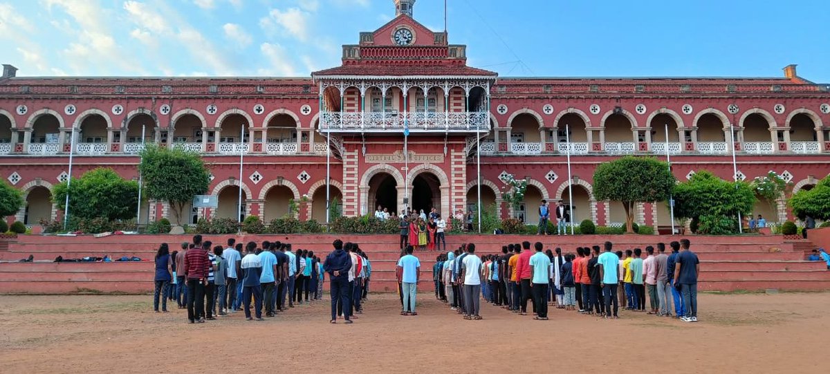 HaveriShivayogi's tweet photo. University Level Leadership Training Camp 2023 at Karnataka College, Flag Hoisting Program &amp; Yoga &amp; March fast was conducted.💐
@nssrdbangalore @_NSSIndia @NssrdD @YallappaUppin @DcDharwad @sp_dharwad @hublidwd_Wbalga @kud_vc @Kcd1kcd1 @drsbalaji108 https://t.co/DLXruZJEU3