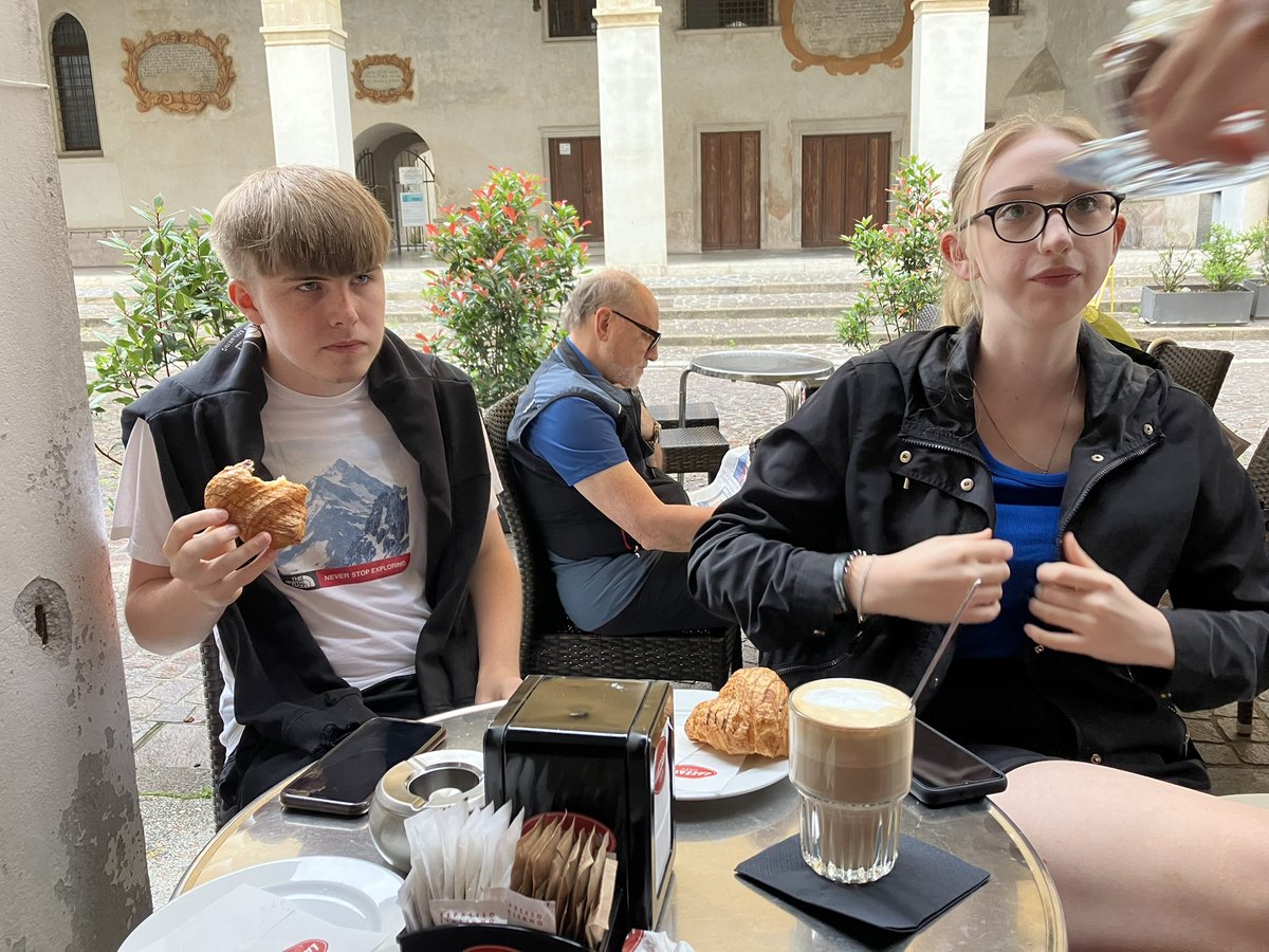 Breakfast the Italian way 🇮🇹#cappuccino #cornetto #happystudents