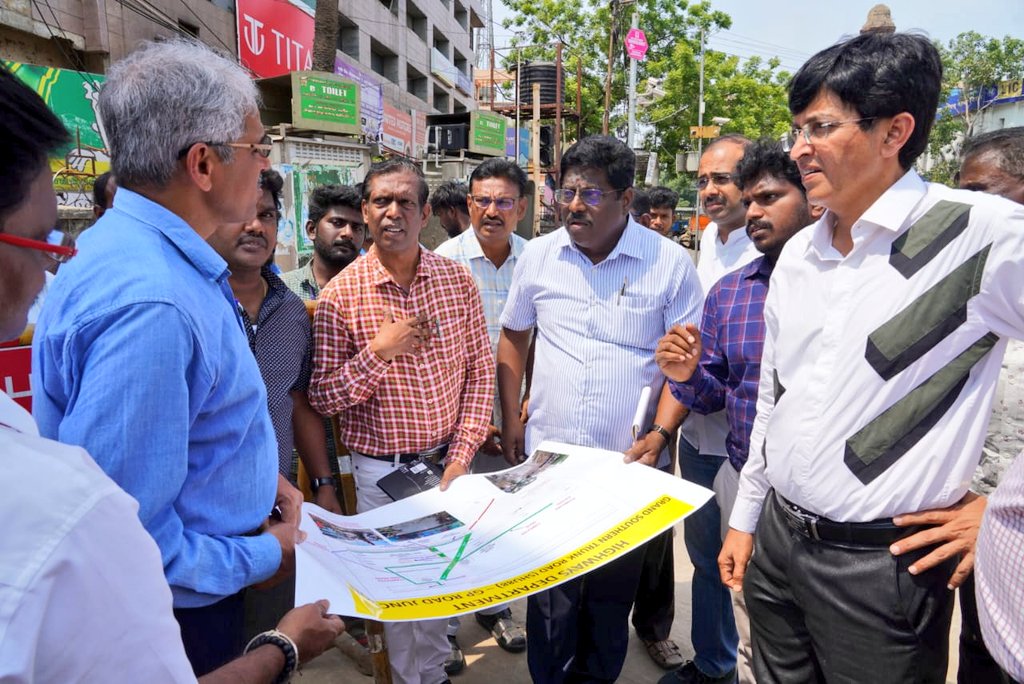 Inspected the construction of Storm Water Drain work at G.P Road and Anna Salai in Royapuram zone along with GCC Commissioner, Director-Municipal Administration and other officials.@CMOTamilnadu @KN_NEHRU @TNDIPRNEWS @MawsTamilNadu