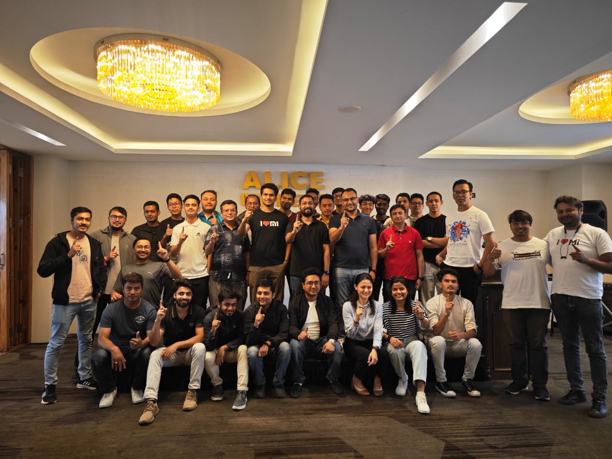 amitpanda's tweet photo. Had a great positive meet up, Thank you Xiaomi fans for an overwhelming response to our new #NOTE12Series and #Redmi12C, we are ramping up procurement looking at the huge demand and expect availability to be better soon.
@XiaomiNepal https://t.co/4mC2wIT1ah