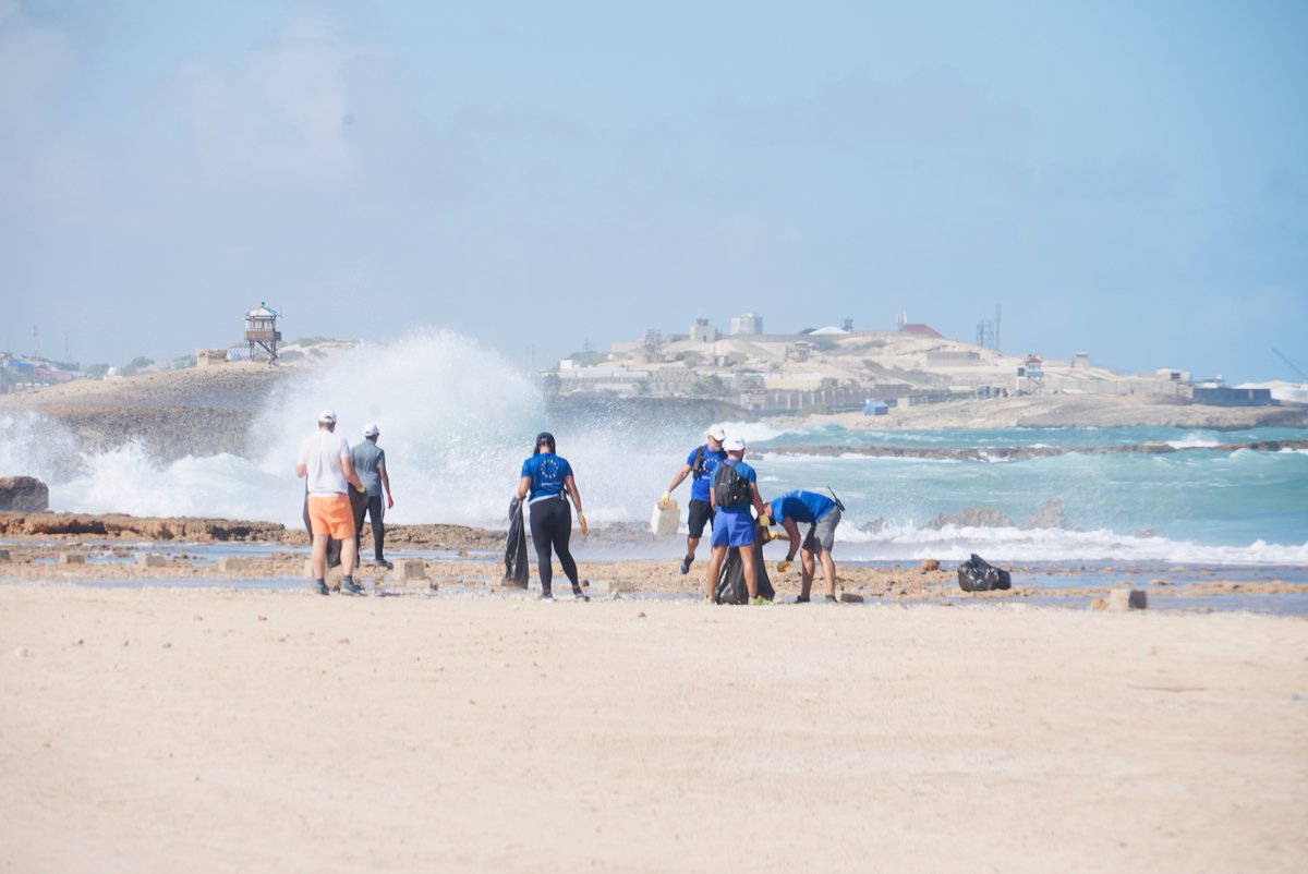 In the lead up to #WorldEnvironmentDay, the EU Delegation in Somalia and @EUCAPSOM, in partnership with @GreenwatchTrust and @EcoHub joined hands for a #BeachCleanUp exercise as part of #EUGreenWeek2023 activities to #beatplasticpollution.
@MoECC_Somalia  @EU_ENV