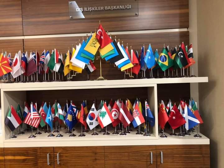 Yeni Kabinede Cumhurbaşkanı Yardımcısı olarak atanan Sayın Cevdet Yılmaz Beyefendiyi ayrıca tebrik ederiz.
Kendileri ile Ak Parti Dış ilişkiler başkanıyken
15.01.2020 tarihinde Uygur Akademisi ve Çin Araştırmaları Enstitüsü temsilcileri olarak  ziyaretimizde  müşerref olmuştuk.