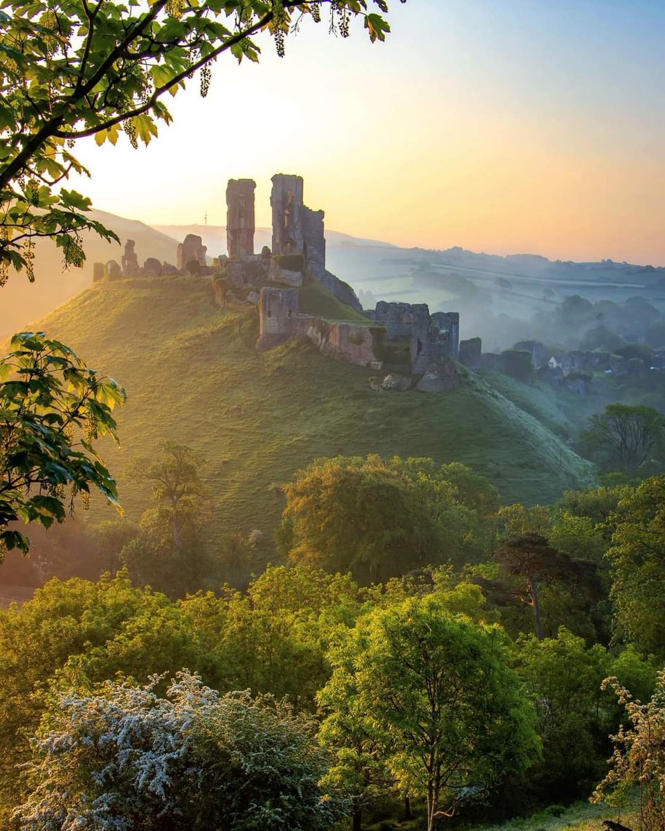 Good Morning Twitter. We may visit this place this year.
Corfe Castle in Dorset.
#corfecastle #dorset