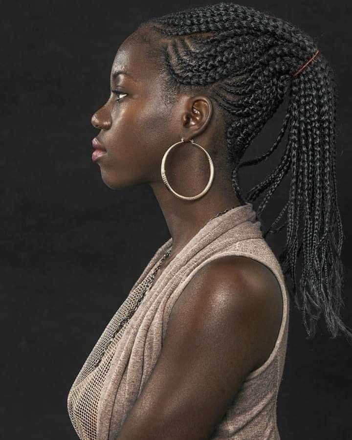 Je suis née au Mali 🇲🇱 de Père Burkinabè 🇧🇫 et de Mère Guinéenne 🇬🇳 ... J’ai passé mon enfance au Sénégal 🇸🇳 , je vis aujourd’hui au Ghana 🇬🇭 et je suis mariée à un ivoirien 🇨🇮 !

Quelle est ma nationalité ??? 😮