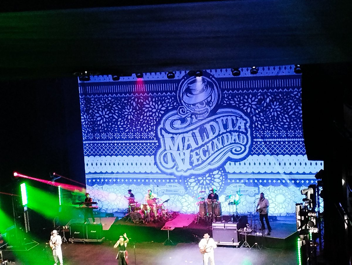 issacfimc's tweet photo. @MalditaVecindad @teatrodiana @rocopachukote Simplemente... Gracias eternos pachucos!! Desde arriba también se puso chingón https://t.co/h3FN8bSGo2