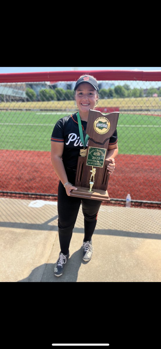 AddisonBoyes23's tweet photo. Dlll softball state champions🏆🧡🖤 https://t.co/RlrIRCvOzs