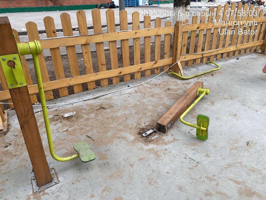 MunkhErdene81's tweet image. Бас л сайхан завааруулж, эвджээ. Манай Хот тохижилтынхон ажил ихтэй л байх шиг байна. Арга хэмжээ зохиож, ашиг орлого олж байгаа нөхдүүдтэй гэрээ байгуулж, эвдсэн зүйлсийг засуулдаг, цэвэрлэгээний зардлыг хариуцуулдаг болох хэрэгтэй юм байна.