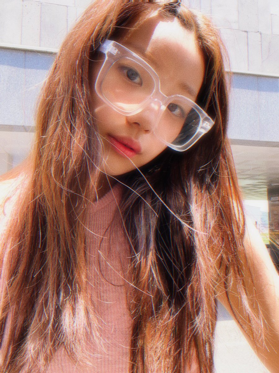 Lapillus_twt's tweet photo. Happy Sunday🔥💗✌️🌴

#Lapillus #라필루스 #Haeun #하은 https://t.co/4tAjcq7N2l