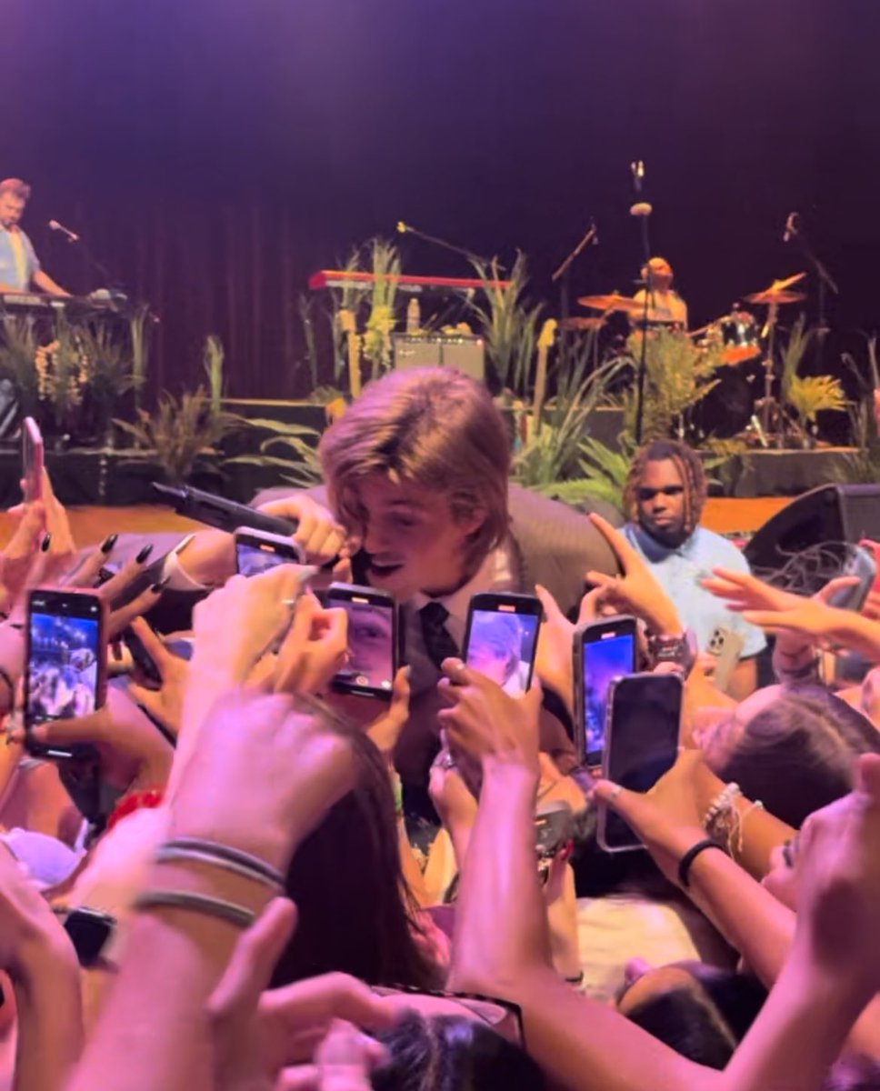 _emilia_7's tweet photo. @oneruel you’re so wrong for not playing free time in houston tonight
still loved the show though <3
2019 —> 2023 https://t.co/iRIRNodiOL