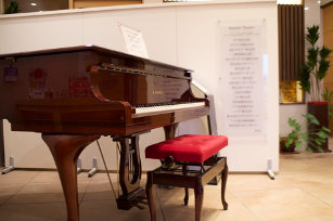 福知山も梅雨入り。雨音で起きる朝が増えましたね☔️
憂鬱なときもありますが、しとしと静かな雨音には気持ちをリラックスさせる効果があるそうです。
自然の音楽にも耳をすませる、そんな心のゆとりを忘れずにいたいですね🎼
#梅雨 ＃福知山