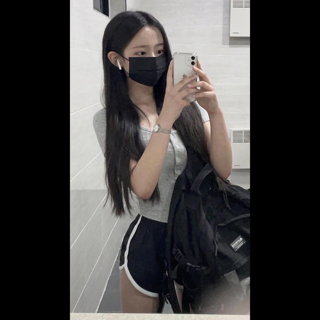 heart31643's tweet photo. 맘,RT 누르면 디엠으로 잠지 보낼게용💗 https://t.co/ckHQF4fC4E