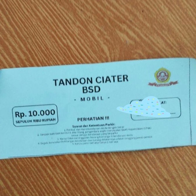 Info netizen pagi ini, parkir mobil di Tandon Ciater Rp10.000 dg karcis berlogo Karang Taruna. This is Tangsel banget...