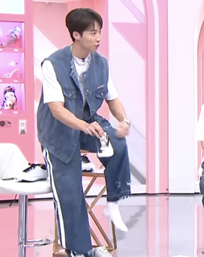 likesox on Twitter "Taiwan guy like to wear white socks 😍Nasianboy