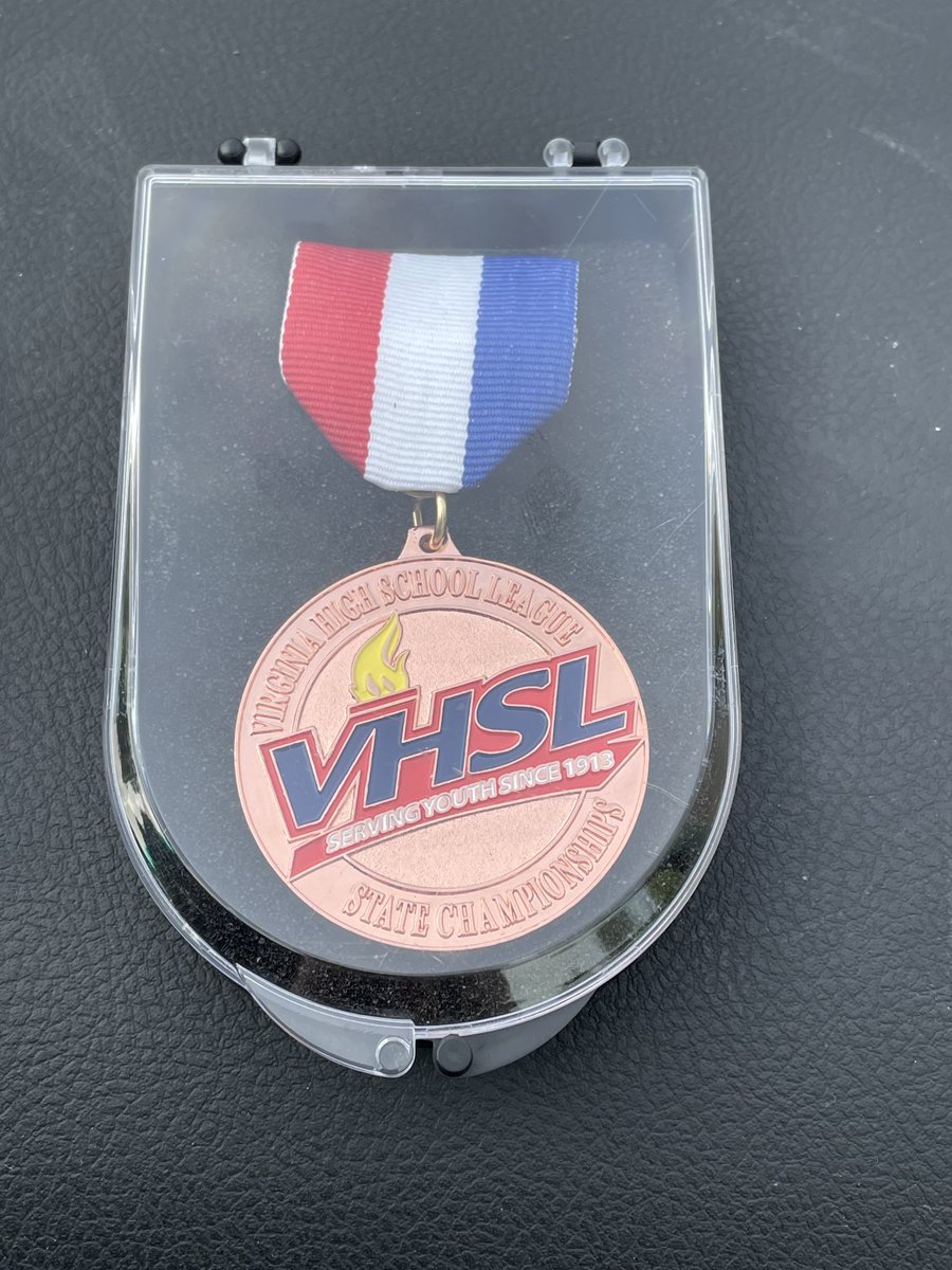 herndonsports's tweet photo. 🐝 Haakon Faeste pole vaults his way to 5th place at the VHSL State Championships - 13 feet! https://t.co/JfPvZsZ5kz