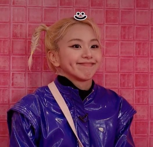 urfavmichaeng's tweet photo. oh you've never seen chaeyoung?? she have pinchable cheeks since day 1, look at this baby she's the cuteeest 🥺😭 https://t.co/EA7MaYvhBE