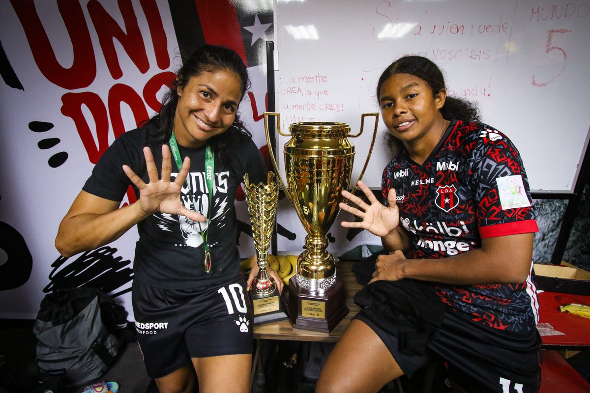 🏆¡Se quedan en casa, cómo corresponde! 🏆 Felicidades PENTAMPEONA5 🖤❤️