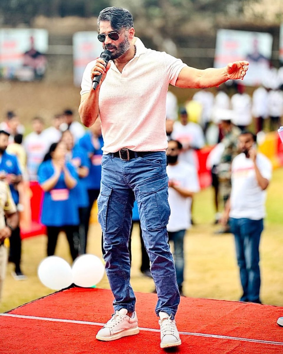 OUT AND ABOUT !! 

#Sunielshetty sir
#choosetorefuse #sankalpnashamukti #bhagoaurnashabhagao