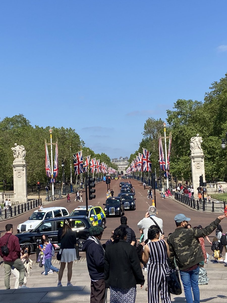 RuthInHeritage's tweet photo. Sun shining on Buckingham Palace 🏛️☀️ https://t.co/b0aOCRWeu6