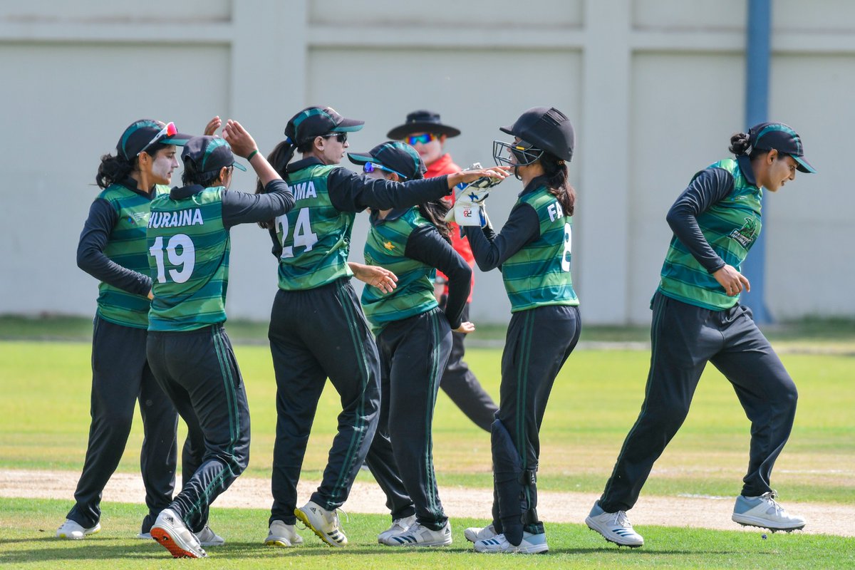 Dynamites are 67-1 after 20 overs with @SidraAmin31 (30*) and @SidraNawaz22 (16*) batting in the middle 🏏

Watch Live: youtube.com/live/GPGUPFYgm…

#BackOurGirls