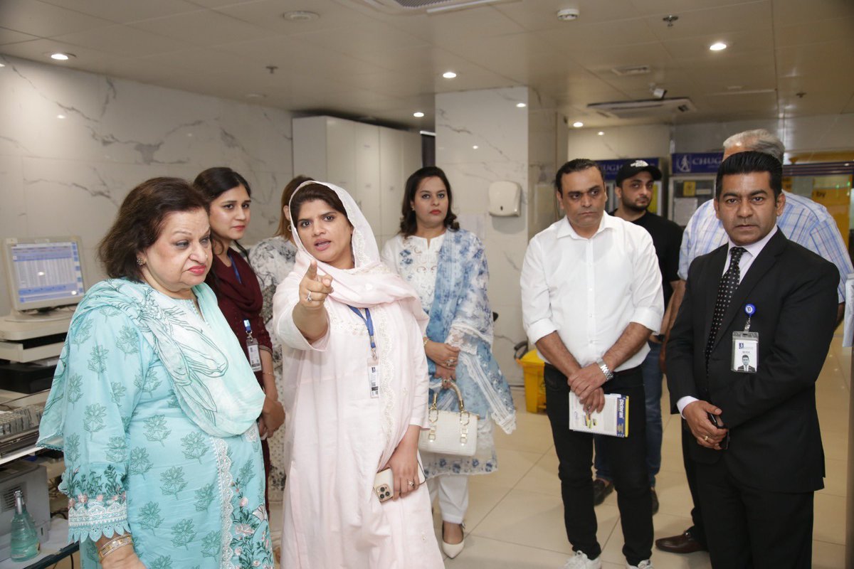 OmarChughtai's tweet image. We met up with some of our patients yesterday to ask them how we can serve them better. Got some great feedback and insights. Later we also gave them a tour of the lab. 

Please DM if you would like to visit for a lab tour. 

@ChughtaiLab @amberfida 
#NeverStopImproving