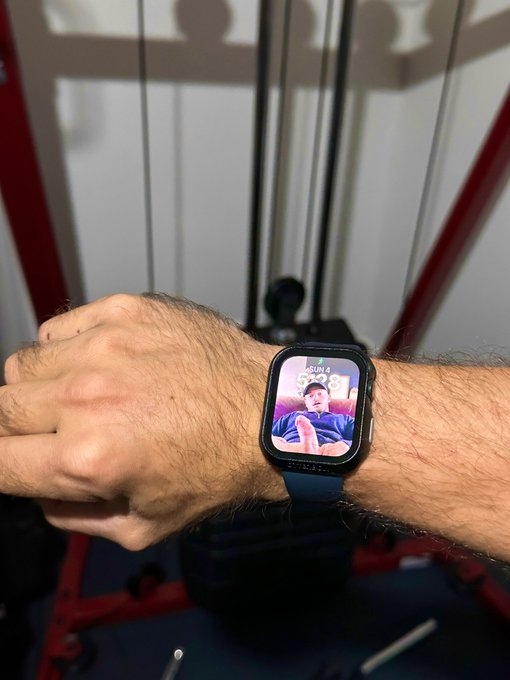 Thought it was time for a different watch face&hellip; do you like it? 😂 https://t.co/jRxTyHRLav