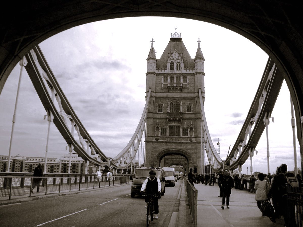 ZioPippinu's tweet photo. 'U #ZûPippinu scrive e legge #poesie, #poetry per lo più in #dialetto #siculo-#palermitano e scatta #Photo #Foto_amatoriali nel #Mondo e #Dintorni
#Tower_Bridge (1894), Londra
-
Foto di Fabiuss https://t.co/EseXVvCXSA