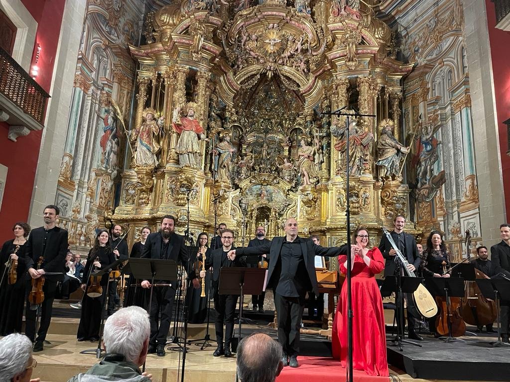 CulturaCCentral's tweet photo. Triomfal presentació i extraordinari concert de l'Orquestra del Miracle, ahir al Festival @espurnesbarroqs. L'elegància del retaule i la gran qualitat musical dialoguen miraculosament. https://t.co/PvfttLLvhZ