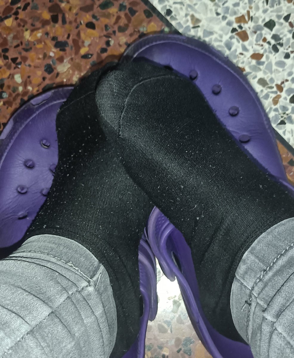 PiesPrettys's tweet photo. Uy, hoy hace demasiado frío. Ojalá no se congelen mis pies😶‍🌫️ https://t.co/QeluHBn2Dy