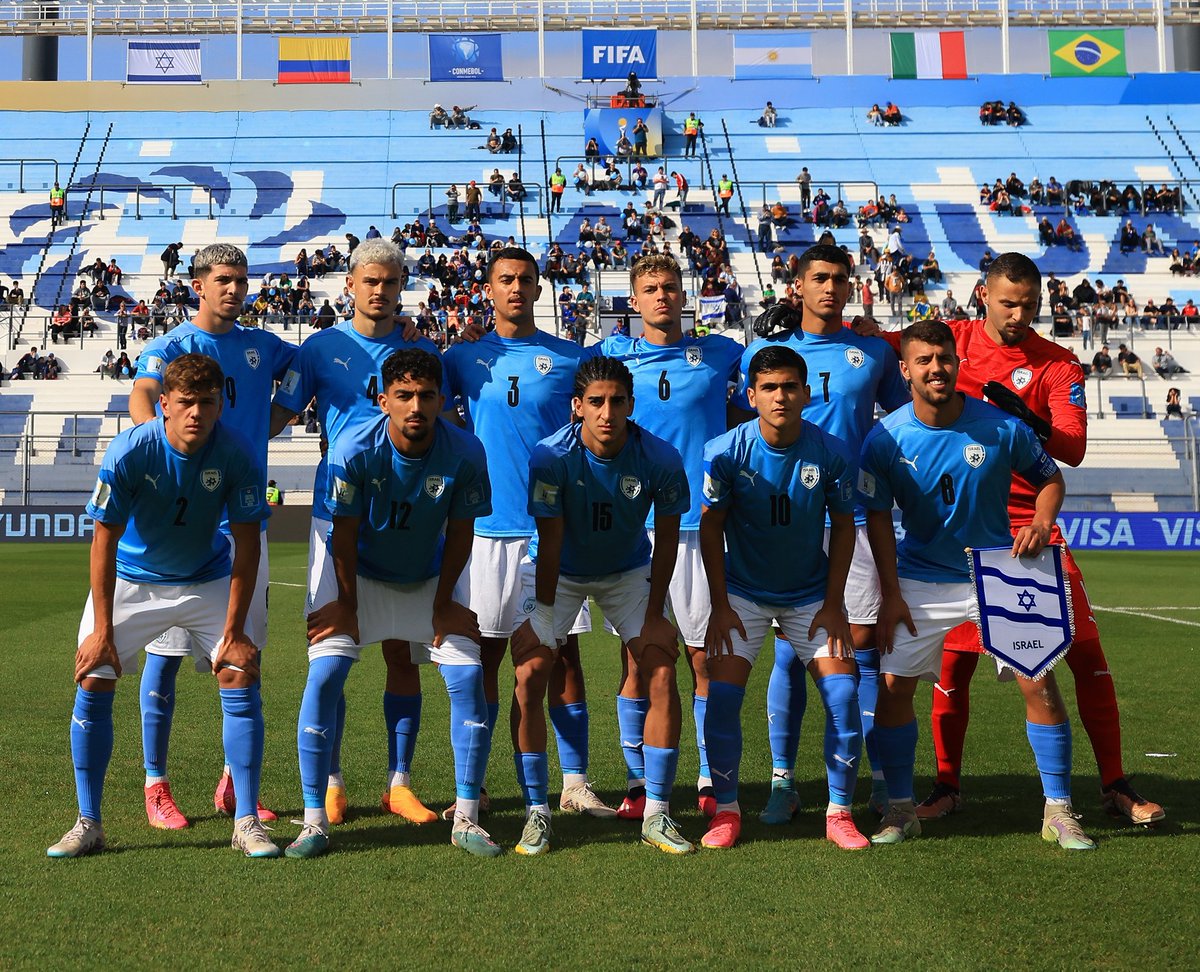 MENGALAHKAN BRAZIL 🚨

Pertama kali bermain di kompetisi Piala Dunia U20, Israel berhasil mengalahkan Brasil dengan skor 3-2 di perempat final Piala Dunia U20 😳

Di semifinal mereka akan melawan USA/Uruguay. Di sisi semifinal sebelahnya, Italia akan melawan Korea Selatan/Nigeria