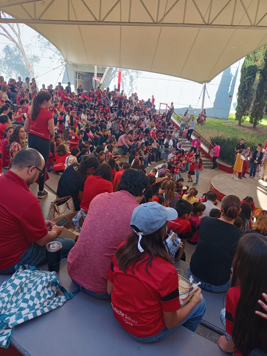 SOLACyT's tweet photo. Así vivimos el #Robomatrix Junior Occidente en la @UVMMEXICO  campus zapopan https://t.co/6jF9TkD5V4