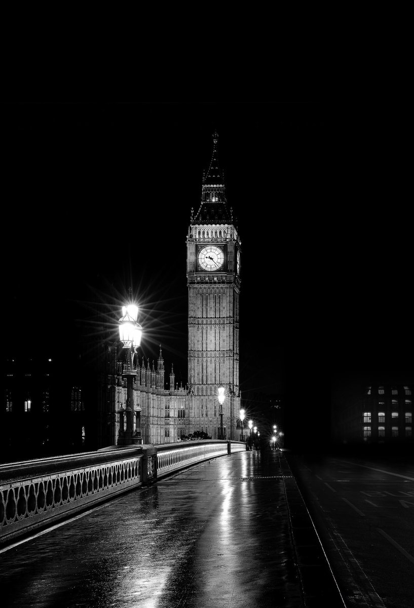 #fastprompt beacon

It was war time
Far away lands battled
I was walking by Big Ben
Sirens were out
All was pitch dark
I searched and I found
A beacon Arthur Canon Doyle mentioned
Like Sherlock Holmes
I found my way around
Back in hotel
I thank classical novels
Descriptive minds.