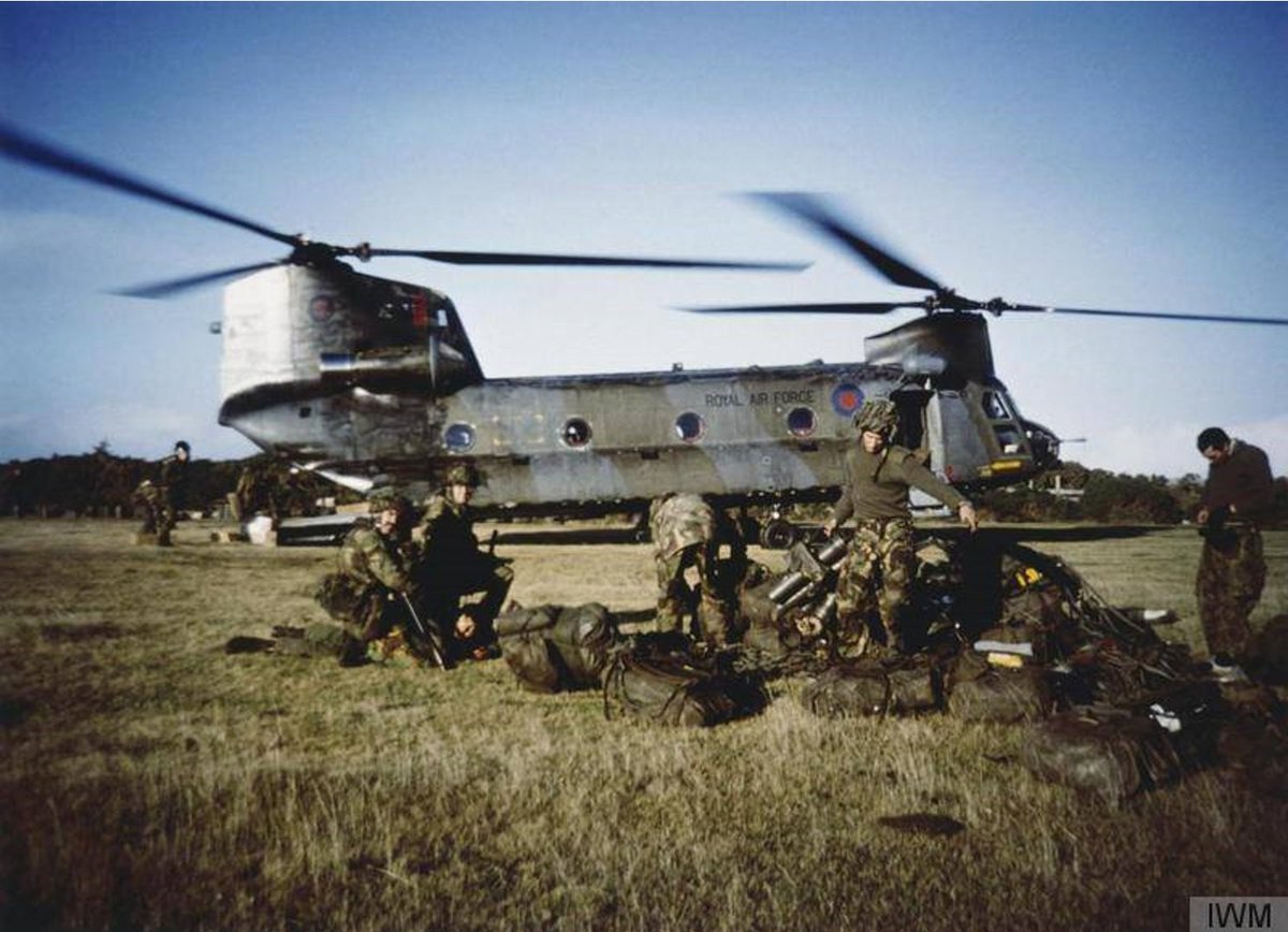 The sole RAF CH-47 Chinook during the Falklands Conflict, Bravo November managed to move 2 Para from Goose Green to Fitzroy to seize the settlement. Carried in 2 lifts, the 1st with 81 paratroopers, followed by a second load of 'only' 75.
#boeingch47 #ch47chinook #falklandswar