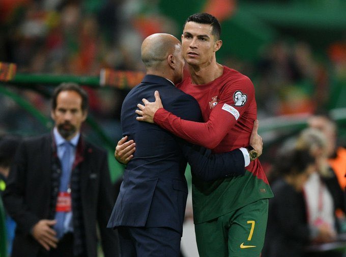 ❗️

Roberto Martinez (Portugal coach):

'Cristiano Ronaldo takes a look at how to deal with the profession, how to live professionally, how to be maximalist, and how to be a great person who just wants to get better. He's at a level I've never seen before.'