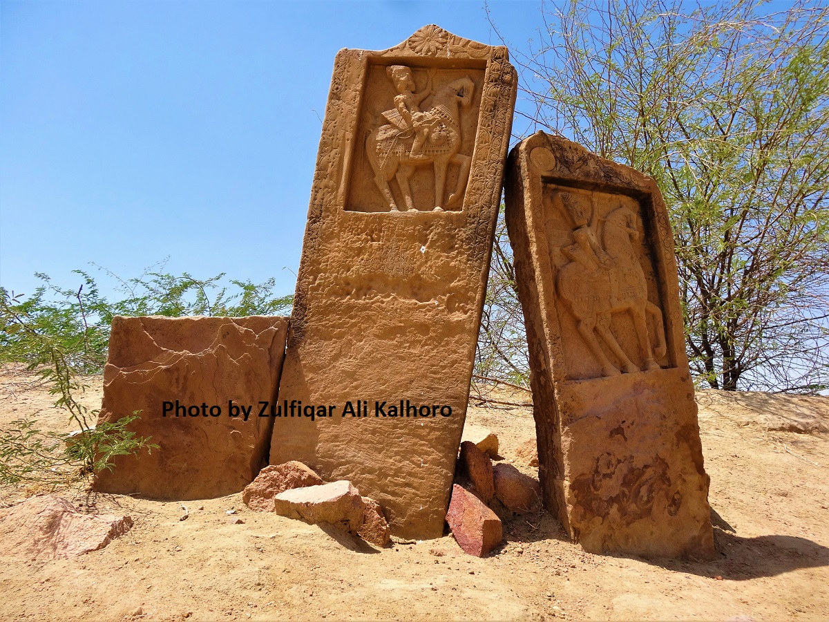 Kalhorozulfiqar's tweet photo. Memorial stones of #Sodha #Rajputs in Nagarparkar's Mokrio village. https://t.co/Fyu2OGnKeY