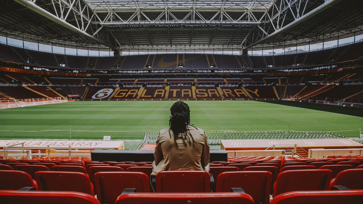 Bafétimbi Gomis tweet media