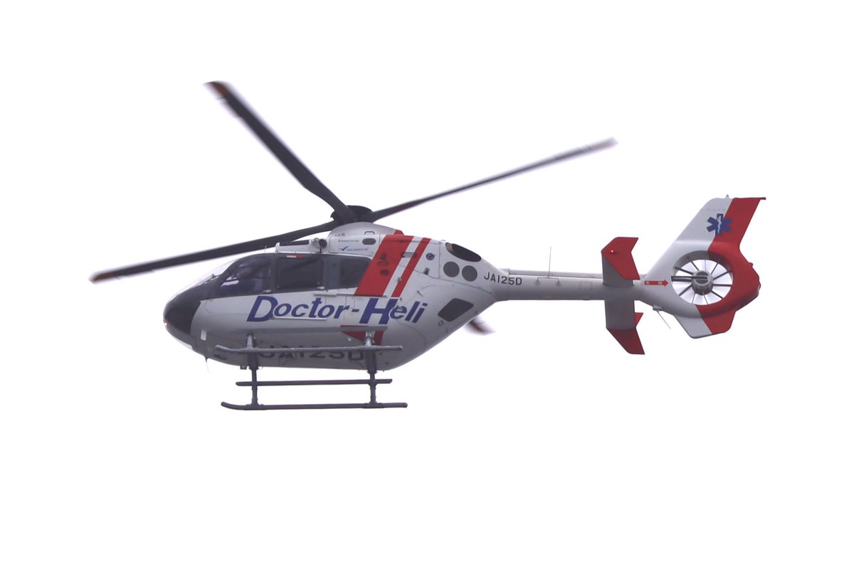 waku0913's tweet photo. Eurocopter EC135P2+ です🚁
我が家の南側の低空を
西から東へ飛行していきました😀
6月4日14時17分の撮影。
#ヘリコプター #Eurocopter #EC135P2 #JA125D #DoctorHeli #キリトリセカイ #写真好きな人と繫がりたい #写真を撮るのが好きな人と繋がりたい https://t.co/8oNlWodoV6